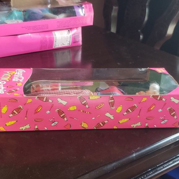 1997 Coca Cola Picnic Barbie Special Edition nib - Picture 4 of 5